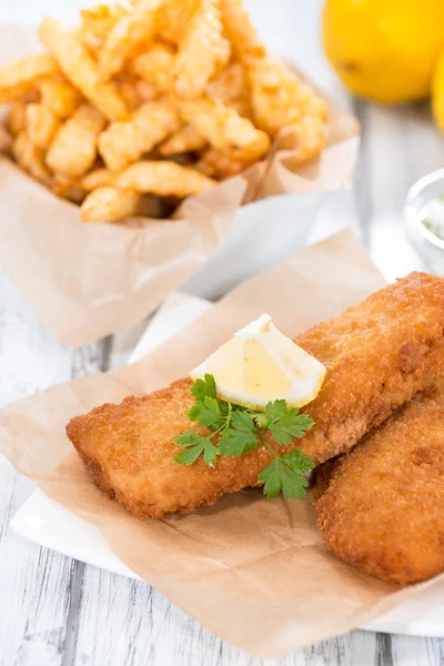 Stekt lax filé med Chips — Stockfoto