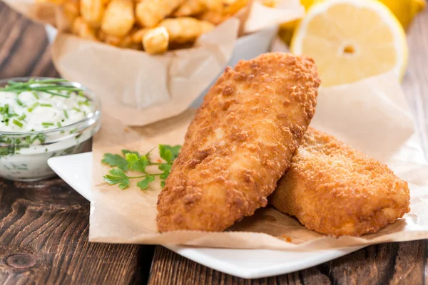 Porción de salmón frito (con patatas fritas) ) — Foto de Stock