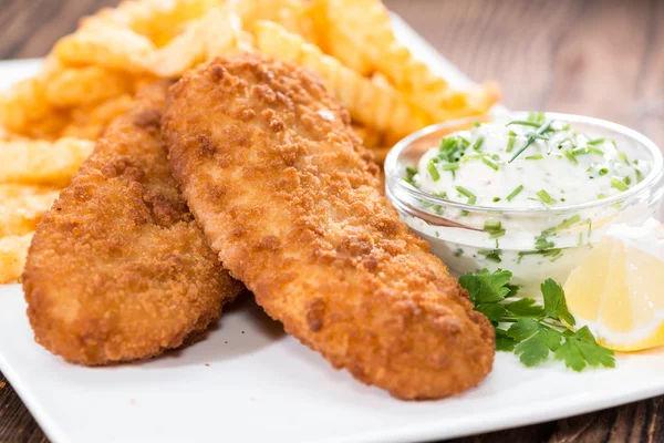 Filete de salmón frito con patatas fritas — Foto de Stock