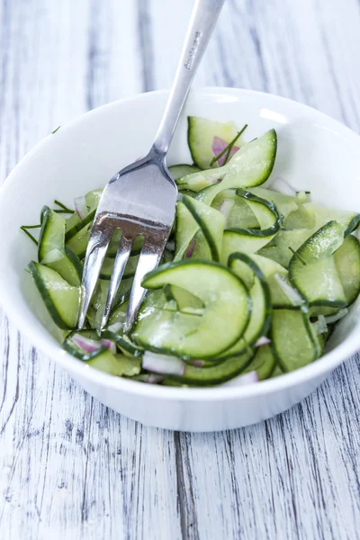 Vers gemaakte komkommer salade — Stockfoto