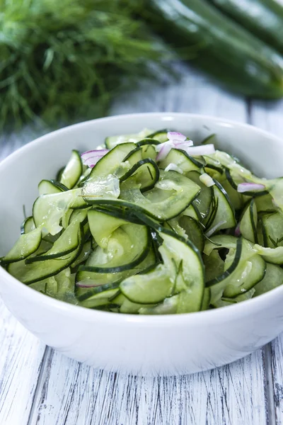 Frisch gemachter Gurkensalat — Stockfoto