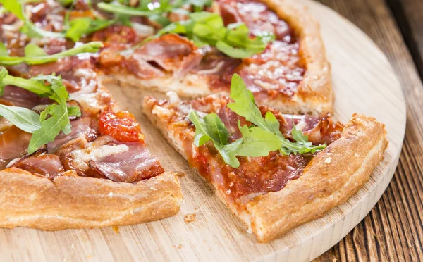 Taze yapılmış jambon Pizza — Stok fotoğraf