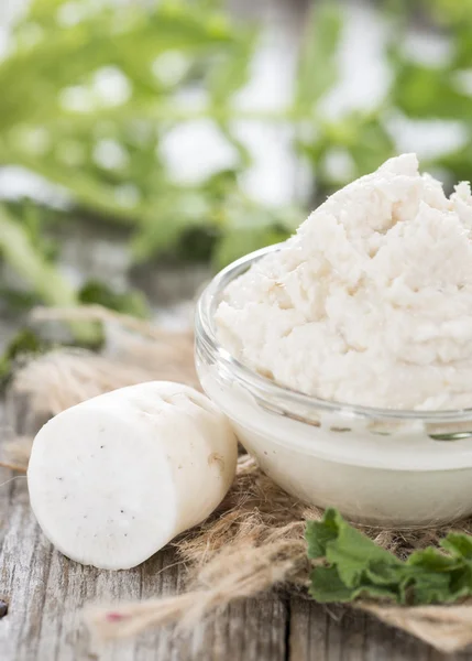 Bir kasede horseradish sos — Stok fotoğraf