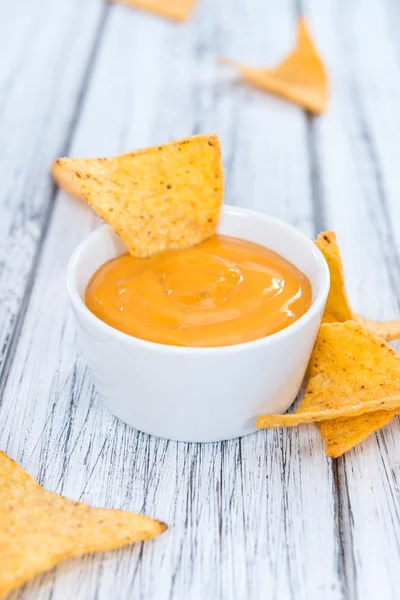 Nachos mit Käsedip — Stockfoto