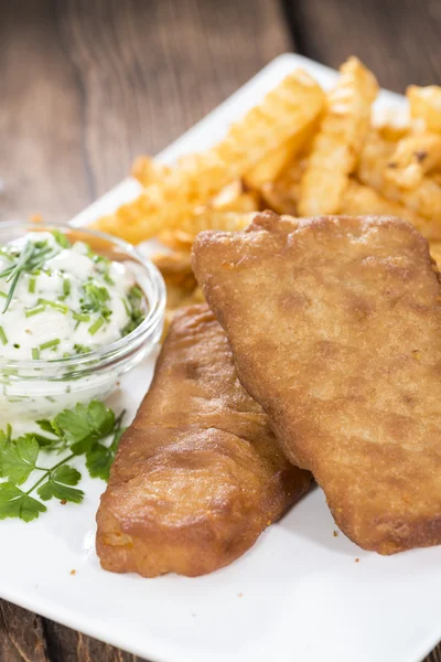 Gebakken vis met frietjes — Stockfoto