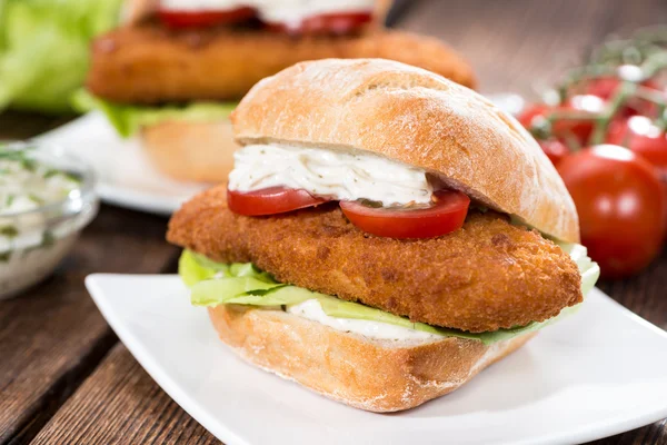 Frisch zubereiteter Fischburger — Stockfoto