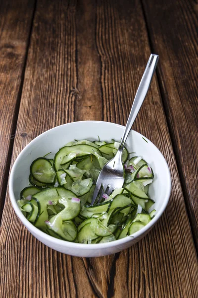 Frisch gemachter Gurkensalat — Stockfoto
