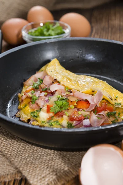 Omelete com presunto e queijo — Fotografia de Stock