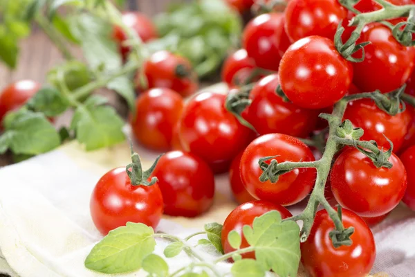 Gedeelte van verse Cherry Tomaten — Stockfoto
