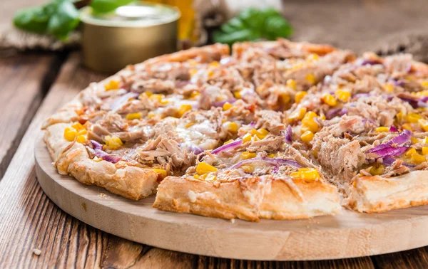 Házi Tonhalas Pizza — Stock Fotó