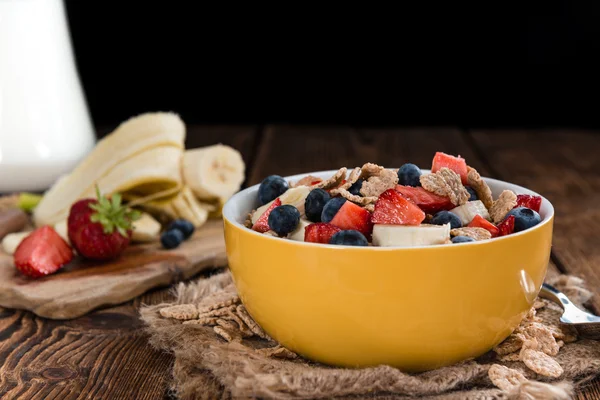 Healthy Breakfast (Cornflakes with Fruits) — Stock Photo, Image