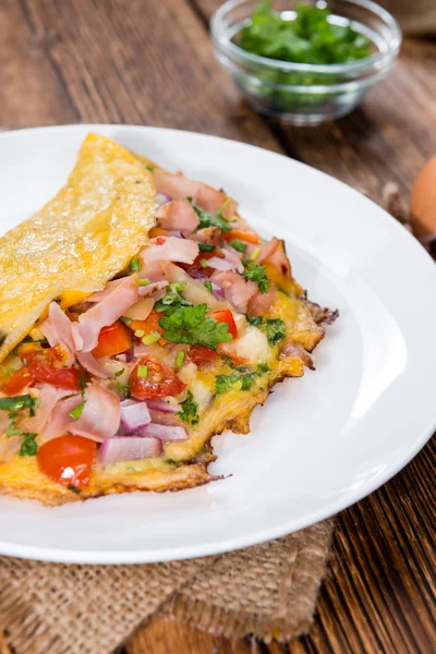 Omelette au jambon et fromage — Photo
