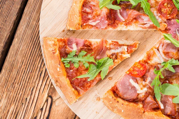 Zelfgemaakte Pizza Ham raket — Stockfoto