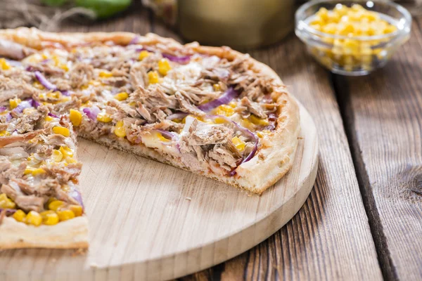 Vers gemaakte Pizza van de tonijn — Stockfoto