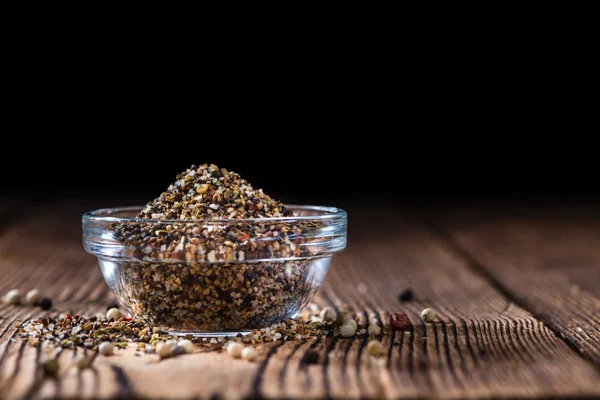 Tigela pequena com pimenta esmagada — Fotografia de Stock