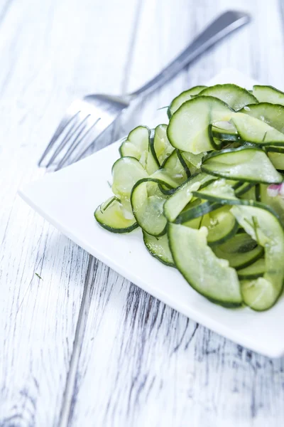 Portion frisch gemachter Gurkensalat — Stockfoto