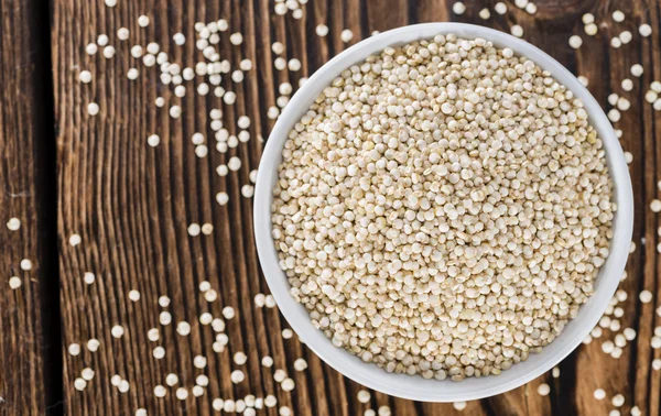 Klein deel van ongekookt Quinoa — Stockfoto