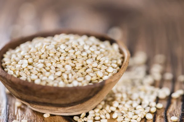 Kom met ongekookt Quinoa zaden — Stockfoto