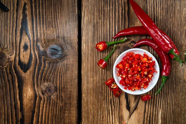 Red Chilis dalam mangkuk dipotong — Stok Foto