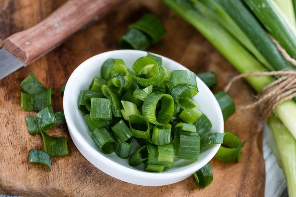 Porción de cebolletas frescas — Foto de Stock