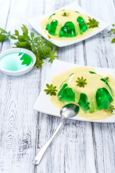 Woodruff Jelly with Vanilla Sauce — Stock Photo, Image