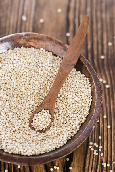 Skål med okokt Quinoa frön — Stockfoto