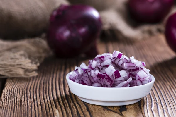 Чаша с (кубиками) Red Onions — стоковое фото