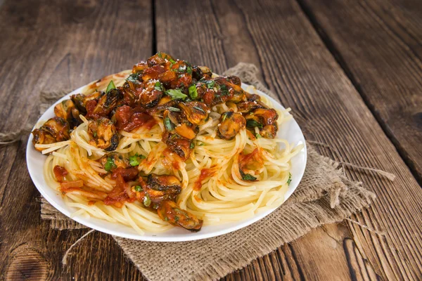 Espaguetis con mejillones — Foto de Stock