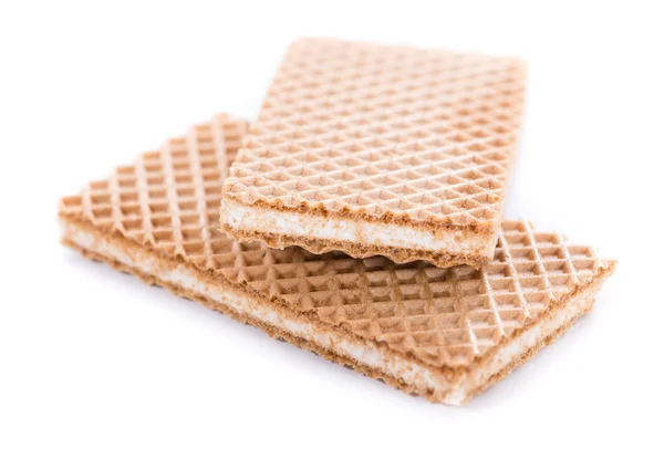 Knapperige wafels met vanille-crème (geïsoleerd op wit) — Stockfoto