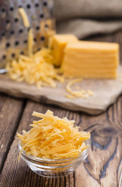 Montão de cheddar ralado — Fotografia de Stock