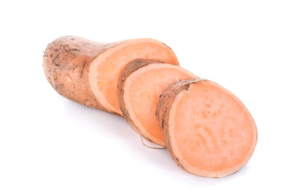 Zoete aardappel geïsoleerd op witte achtergrond — Stockfoto
