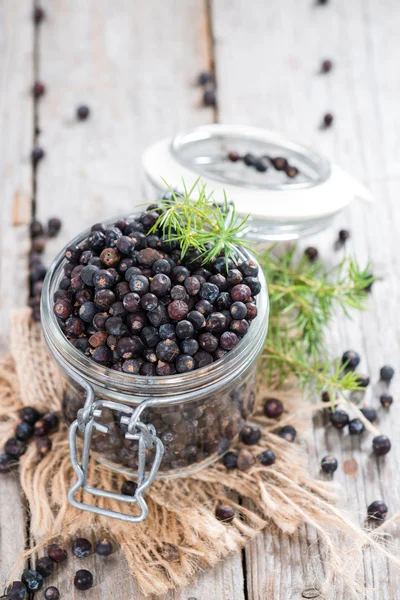 Porzione di bacche di ginepro essiccate — Foto Stock