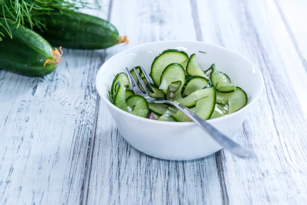 Portion de salade de concombres frais Photo De Stock