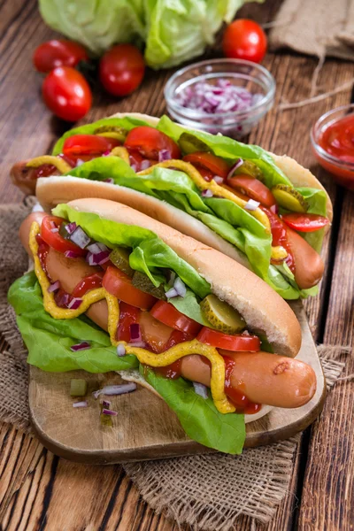 Vers gemaakte hotdogs — Stockfoto