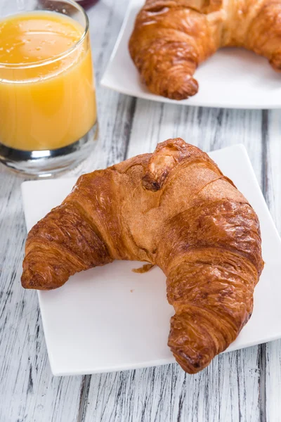 Frisch gebackene Croissants — Stockfoto