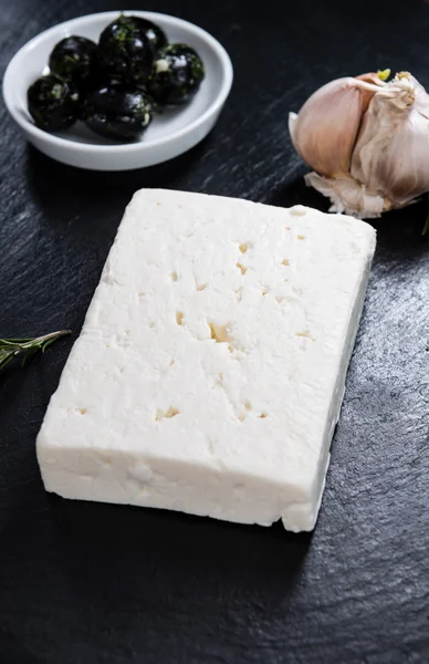 Porción de queso Feta fresco cortado — Foto de Stock