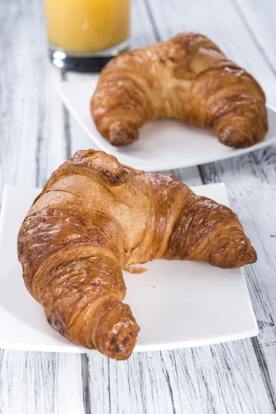 Frisch gebackene Croissants — Stockfoto