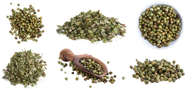 Peppercorns verde, aislado en blanco — Foto de Stock