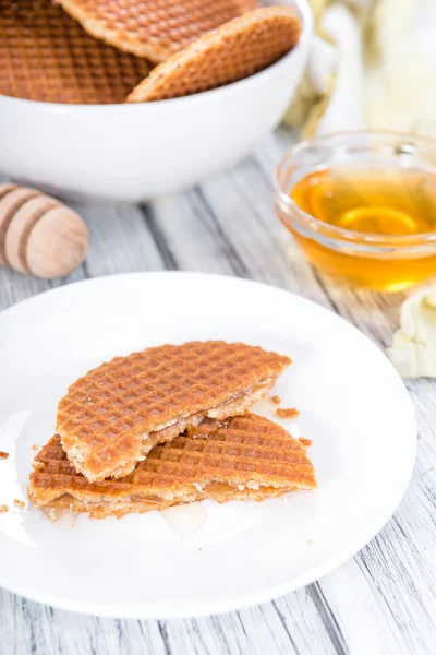 Waffles crocantes cheios de mel — Fotografia de Stock