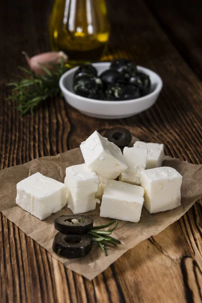 Kousky čerstvé řezané feta sýr — Stock fotografie