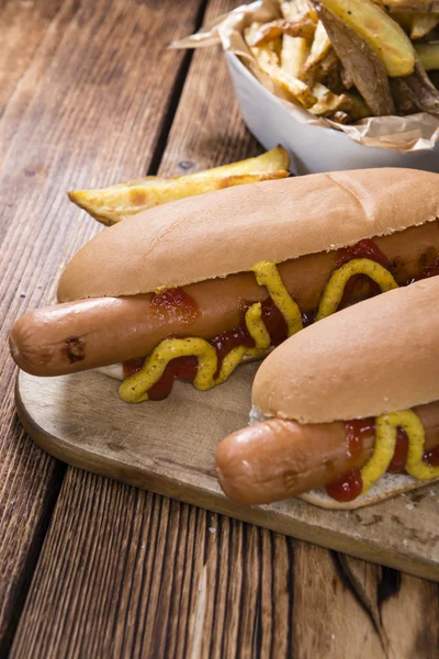 Hot-dogi z ketchupem i musztardą — Zdjęcie stockowe