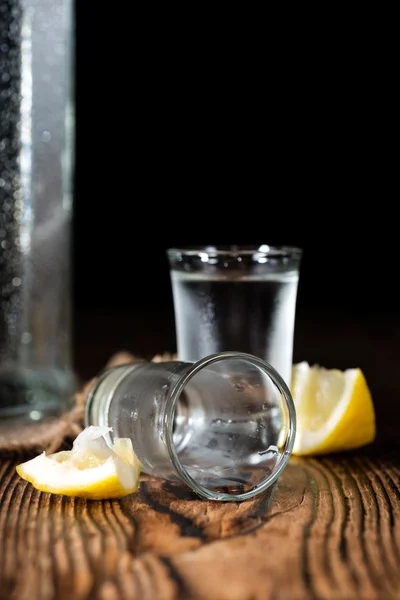 Vodka lövés a jég — Stock Fotó