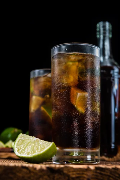 Zelfgemaakte Cuba Libre — Stockfoto