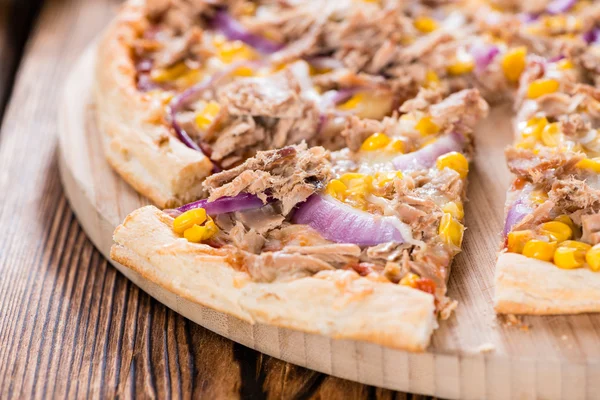 Zelfgemaakte tonijn Pizza — Stockfoto