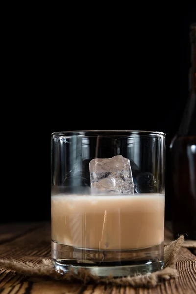 Bicchiere con Liquore alla Crema — Foto Stock