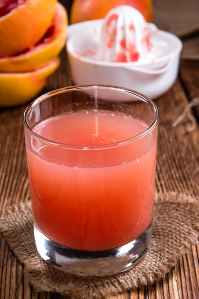 Bicchiere con succo di pompelmo — Foto Stock