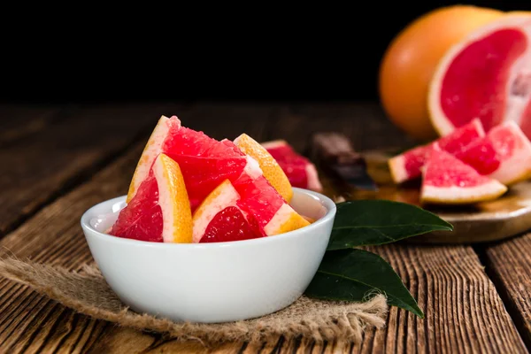 Frische Grapefruit, in Scheiben geschnitten — Stockfoto