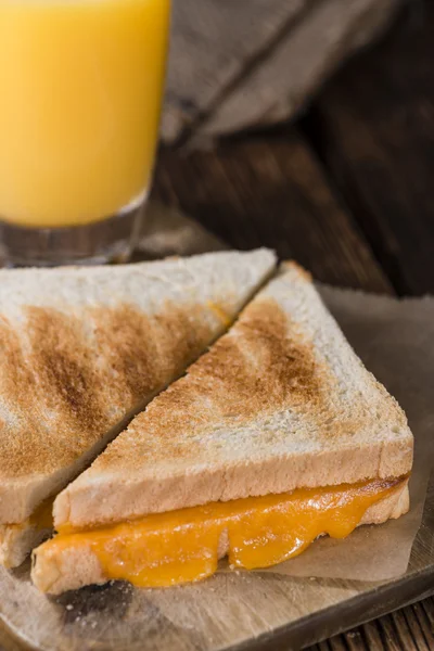 Hausgemachtes Käse-Sandwich — Stockfoto