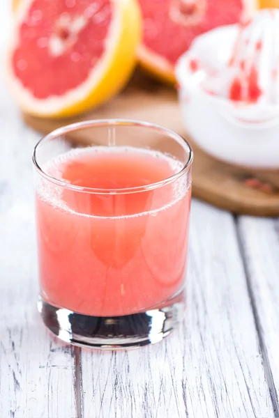 Glas mit Grapefruitsaft — Stockfoto