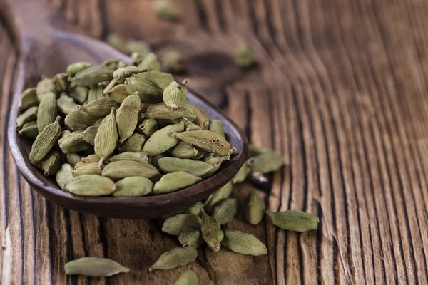 Porção de sementes secas de Cardamão — Fotografia de Stock